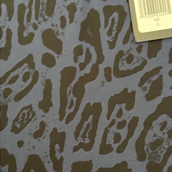 Greyson Women’s Short Sleeve Damian Leopard Sienna Top Size L - Picture 5 of 7